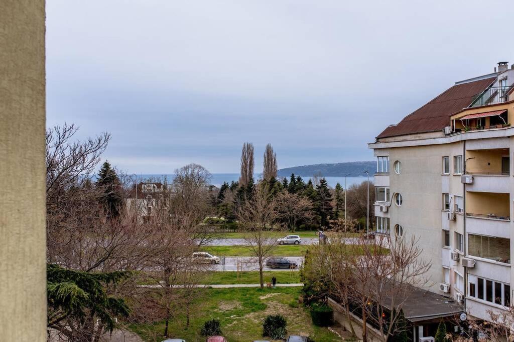 Sea View Apartment Next To Sea Garden And Beach Varna Exterior foto