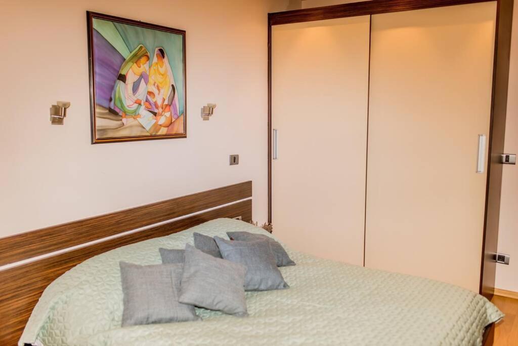 Sea View Apartment Next To Sea Garden And Beach Varna Exterior foto